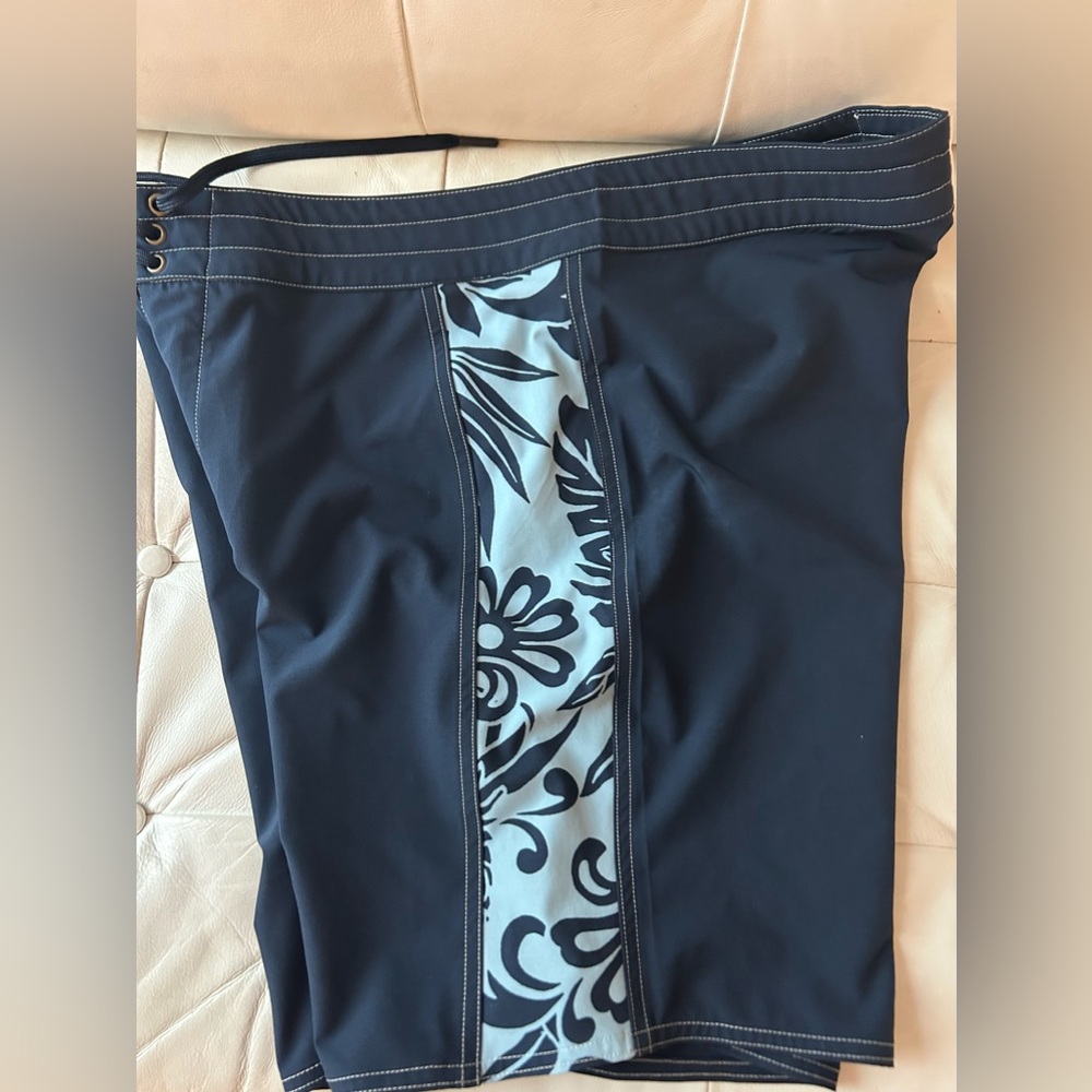Birdwell Birdie Blue Floral Board Shorts 33